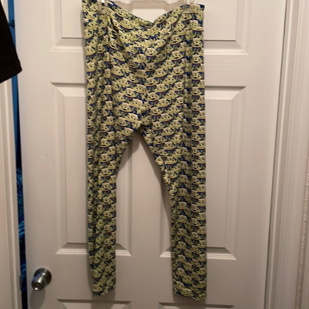Women’s lularoe aliens leggings